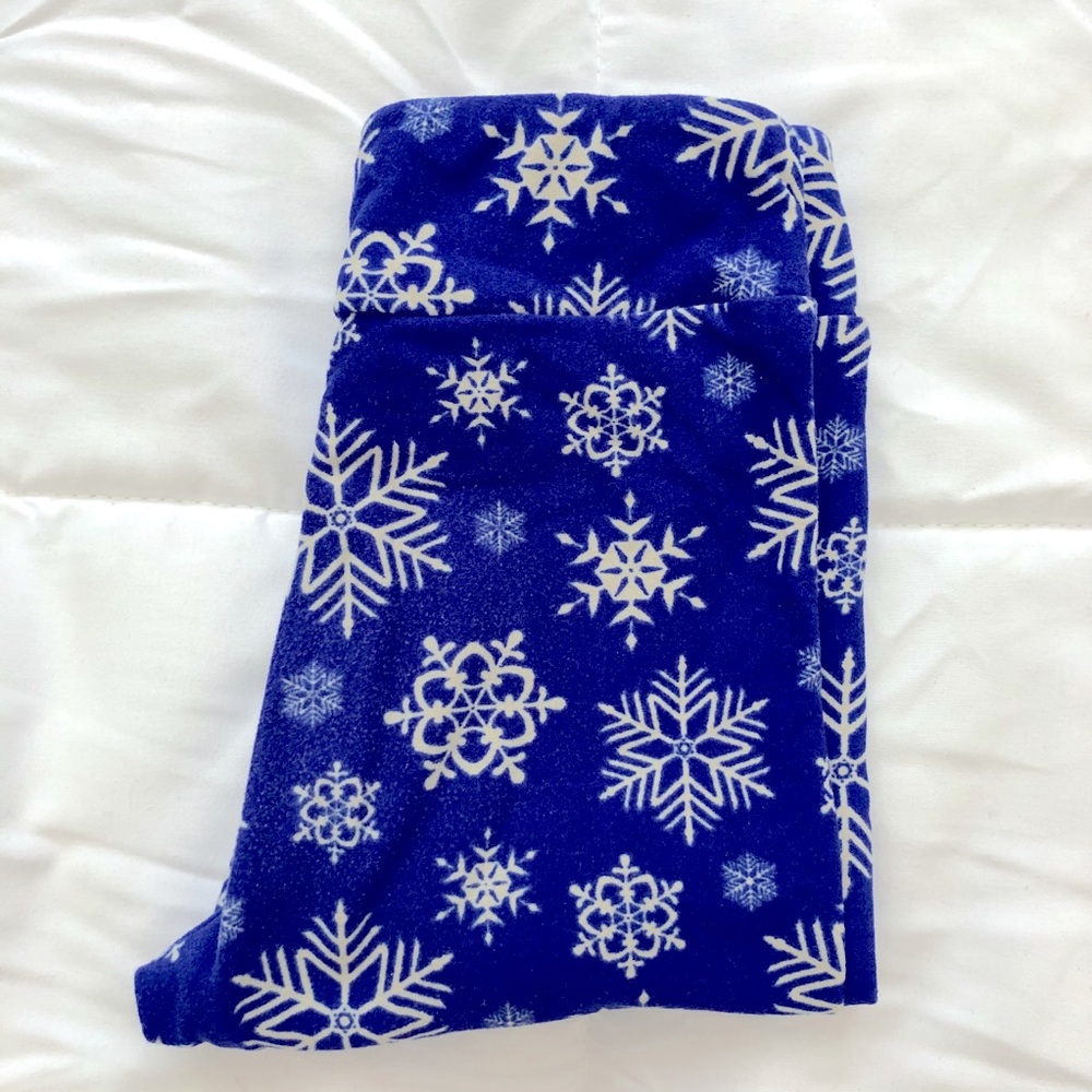 Blue snowflake LuLaRoe kids SM leggings